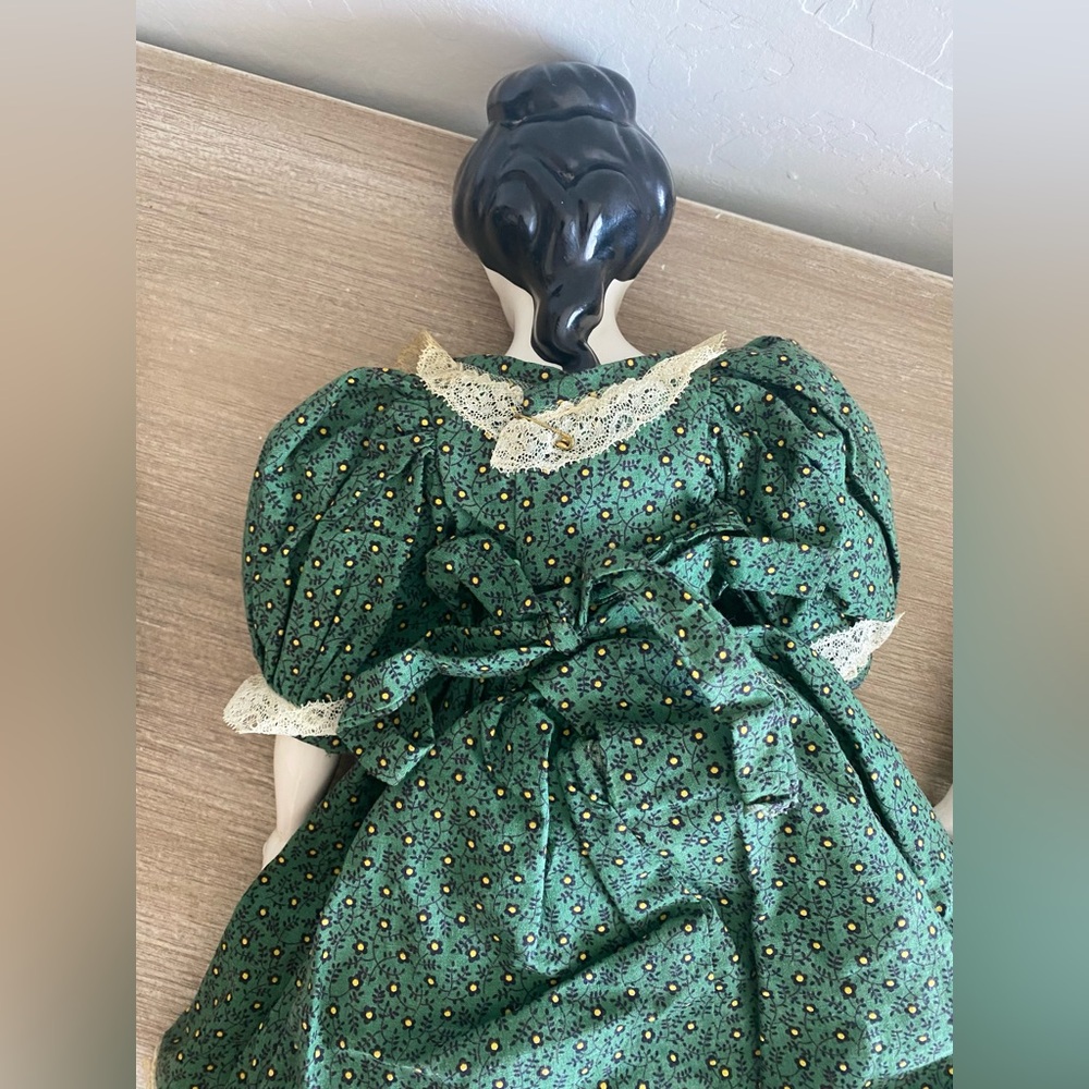3 Vintage Porcelain Dolls in Green Dresses - Picture 12 of 14